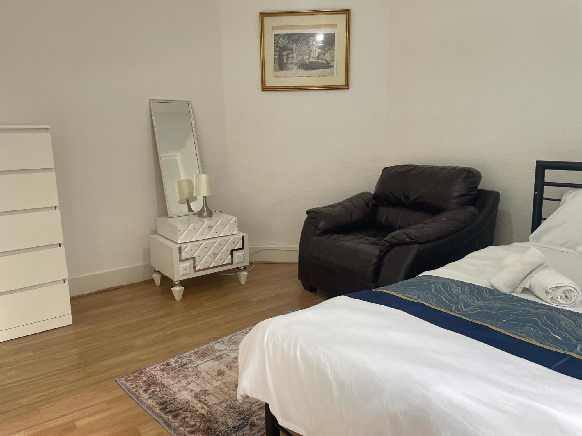 Appartamento 5 Bed 5mins From Wembley Stadium Londra